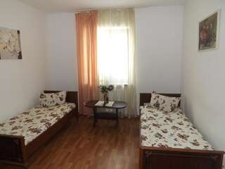 Хостелы Hostel Sunset Lviv Львов Двухместный номер эконом-класса с 2 отдельными кроватями-2